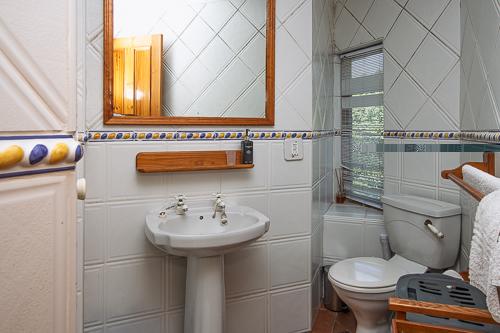 5 Bedroom Property for Sale in Fish Hoek Western Cape